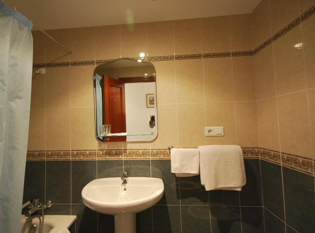 Pension Paseo Real Onís Стая снимка