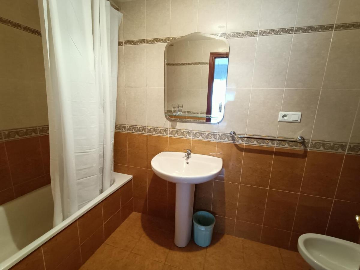 Pension Paseo Real Onís Екстериор снимка