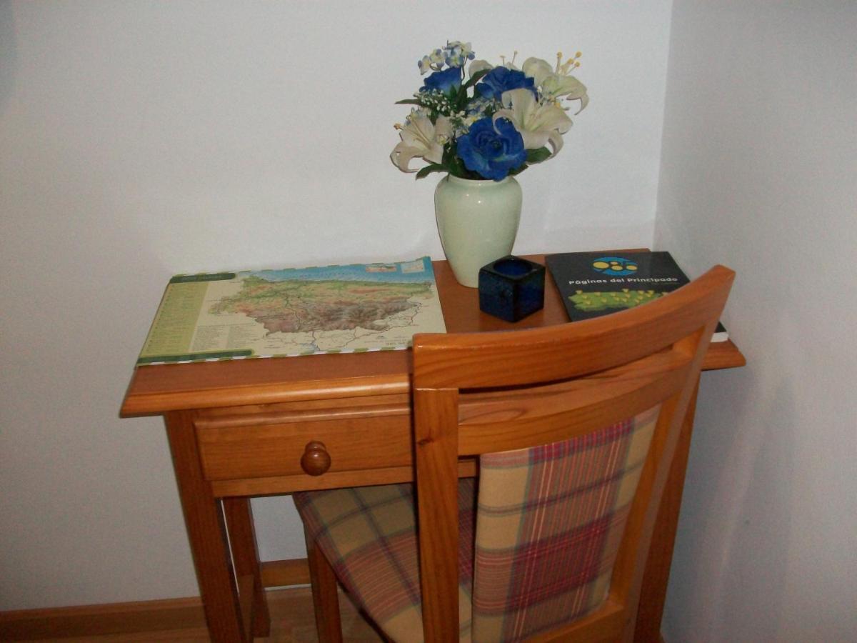 Pension Paseo Real Onís Екстериор снимка