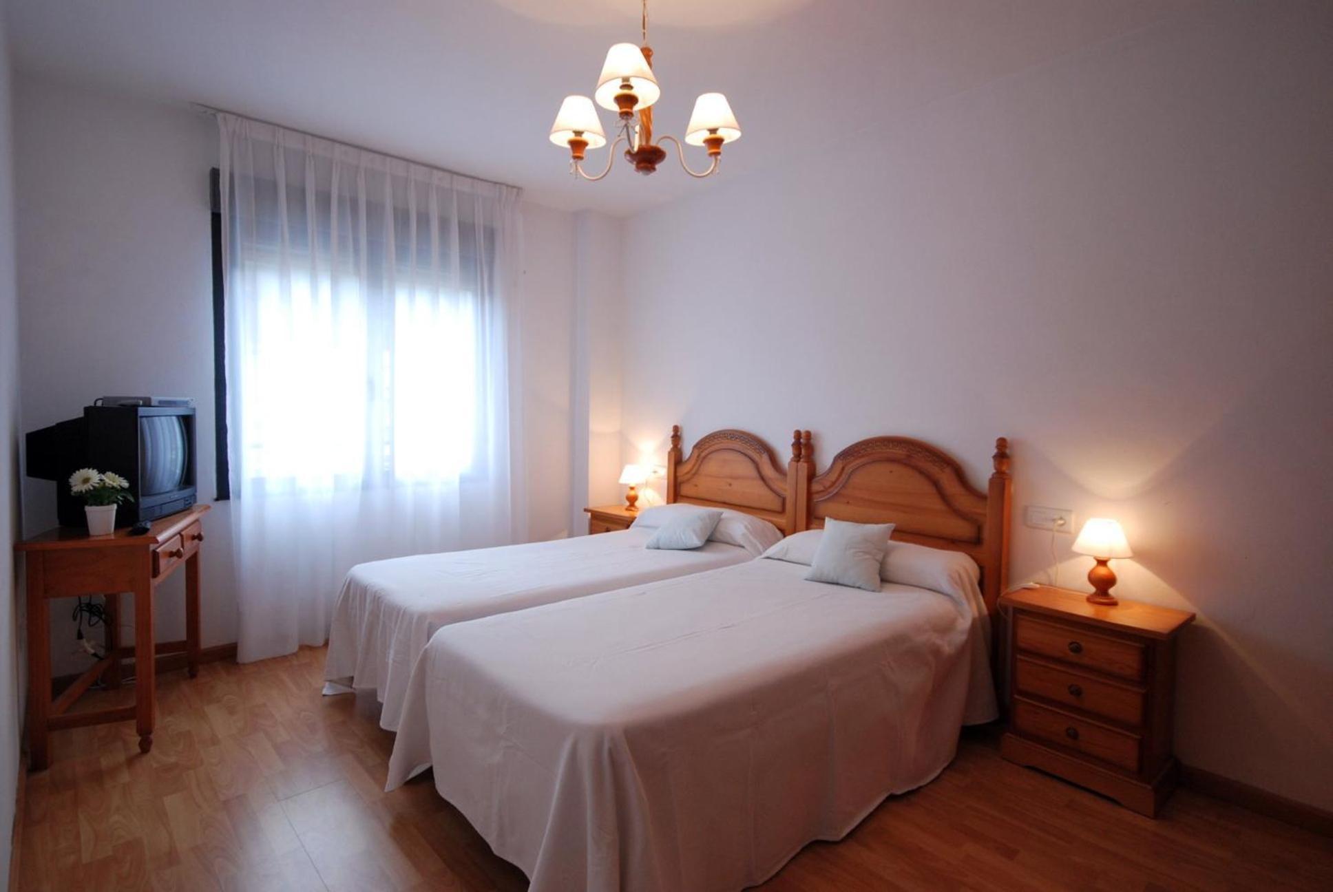 Pension Paseo Real Onís Екстериор снимка