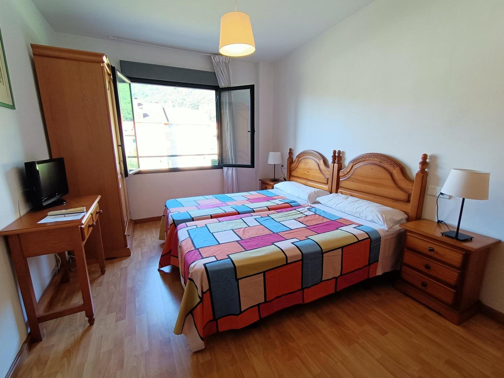 Pension Paseo Real Onís Екстериор снимка