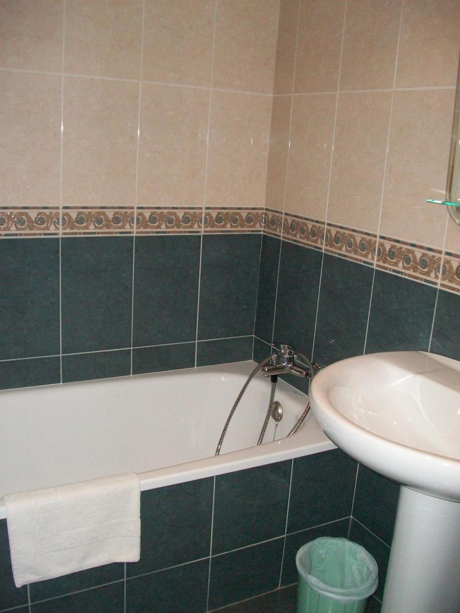 Pension Paseo Real Onís Екстериор снимка